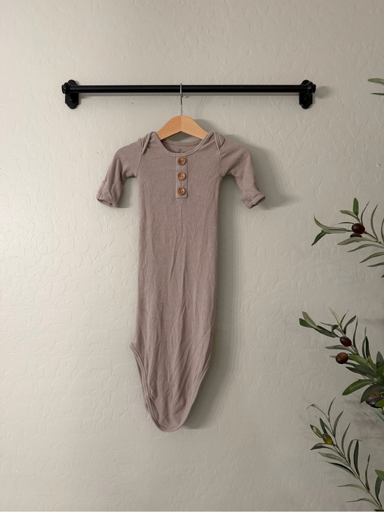 Caden Lane Other - Caden Lane Taupe Ribbed Knotted Gown